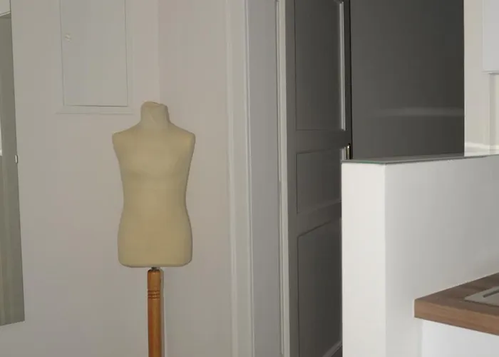 Апартаменты Lovely Renovated 11 - Easy Self Check In