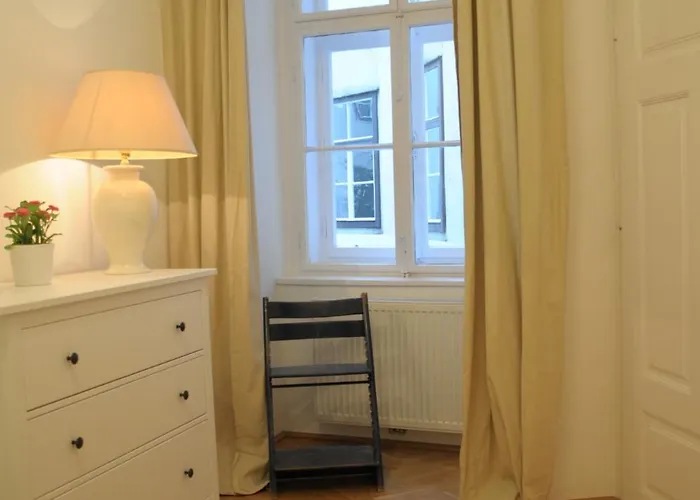 Апартаменты Lovely Renovated 11 - Easy Self Check In *