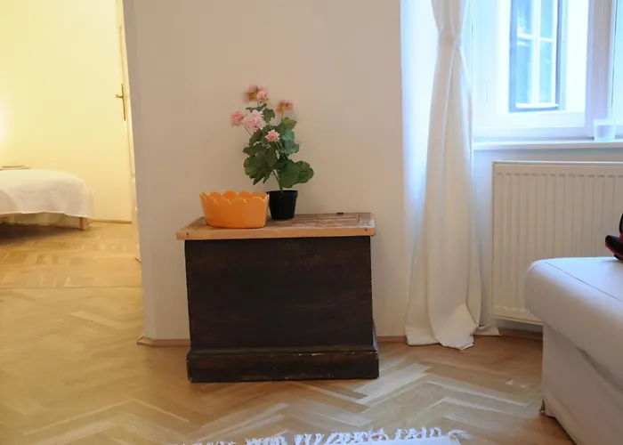 Lovely Renovated 11 - Easy Self Check In Апартаменты *