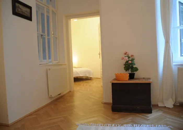 Апартаменты Lovely Renovated 11 - Easy Self Check In *